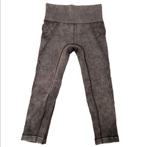 Athleta Re Charge Sun Faded Capri Gray Women’s Medium 138809